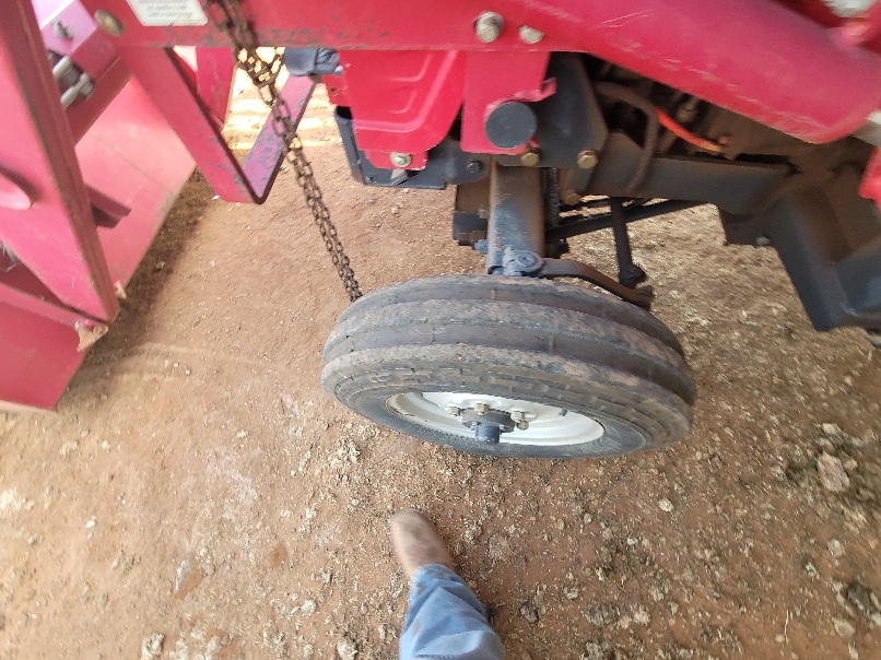Mahindra 3525DI Tractor with Implements pic #13